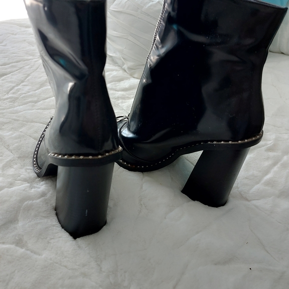 Missguided faux leather patent black zip front pull ring Boots - Picture 2 of 4